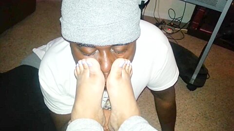 Kinky Black Man With The Hat Expressing His Passion For Feet Late Night - free porn video
