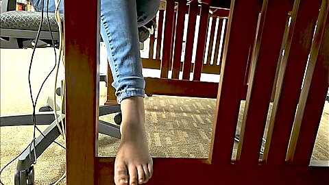 Candid Ebony Feet Out Of Sparkling Sandals Preview - free porn video