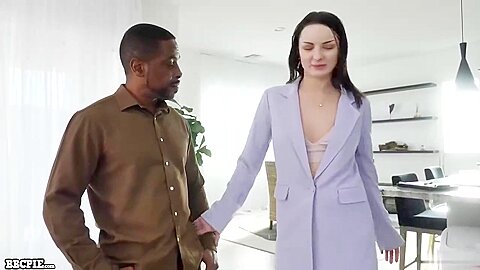 Hot Girl Gets A Huge Shot In Her Tight Hole To Close The De - free porn video