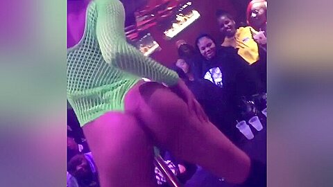 Shake Sumn With Snap Chat