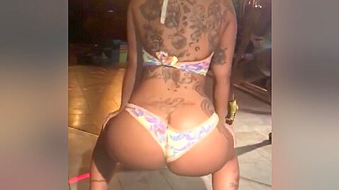 Snap Chat - Shaking A$$ In The Club - free porn video