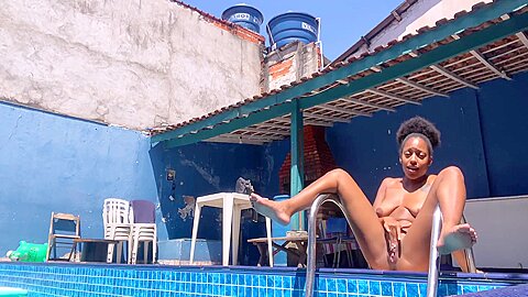 Dancando Funk Peladinha No Quintal De Casa 13 Min - free porn video