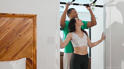 Liz Jordan - Pulling Up To Get Down - free porn video