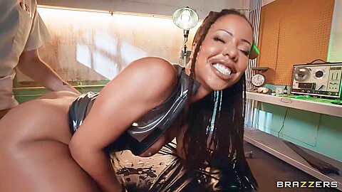 Watch latest Kira Noir videos